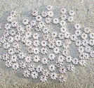 Mellandelar daisy 5mm ljus silver 50st