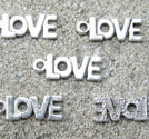 Berlocker text LOVE