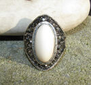 Ring med vit sten och strass