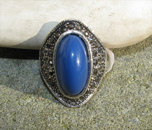Earcuffs & ringar - Ring med blå sten och strass