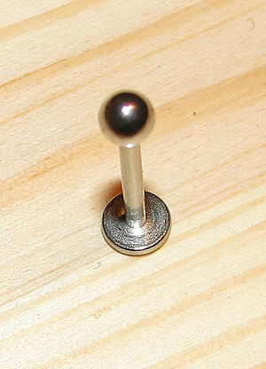 Piercingar - Labret med kula 3mm