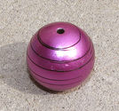 Acrylpärla randig fuchsia 30mm