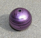 Acrylpärla randig lila 30mm