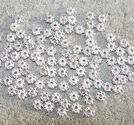 Mellandelar daisy 5mm ljus silver 30st
