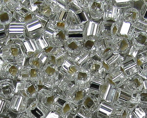 Tjeckiska glaspärlor - Seedbeads - Seedbeads tjeckiska 2.5mm 2-cut crystal silverline