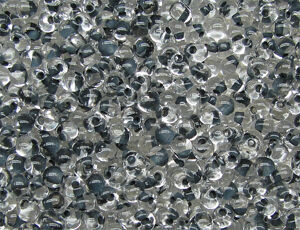 Tjeckiska glaspärlor - Seedbeads - Seedbeads tjeckiska 4mm droppar svart&transp