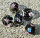 Lampwork runda 12mm svarta blom