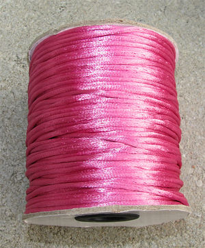 Kumihimo - Satintråd 3mm fuchsia 3 meter