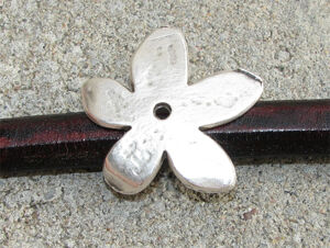 Regaliz - Regaliz metall blomma 30mm