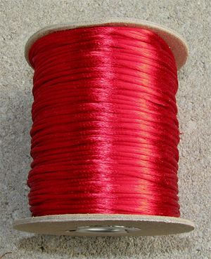 Kumihimo - Satintråd 2mm röd 3 meter