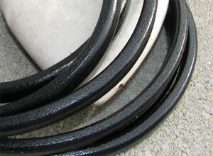 Regaliz läderrem 6x10mm svart