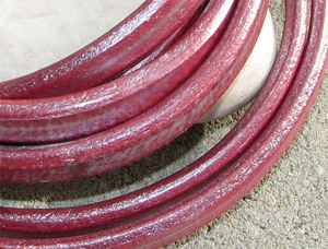 Regaliz - Regaliz läderrem 6x10mm mörkrosa metallic