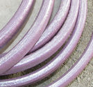 Regaliz läderrem 6x10mm lila metallic 20cm