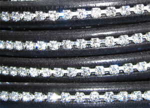 Regaliz - Regaliz läderrem 6x10mm med strass svart